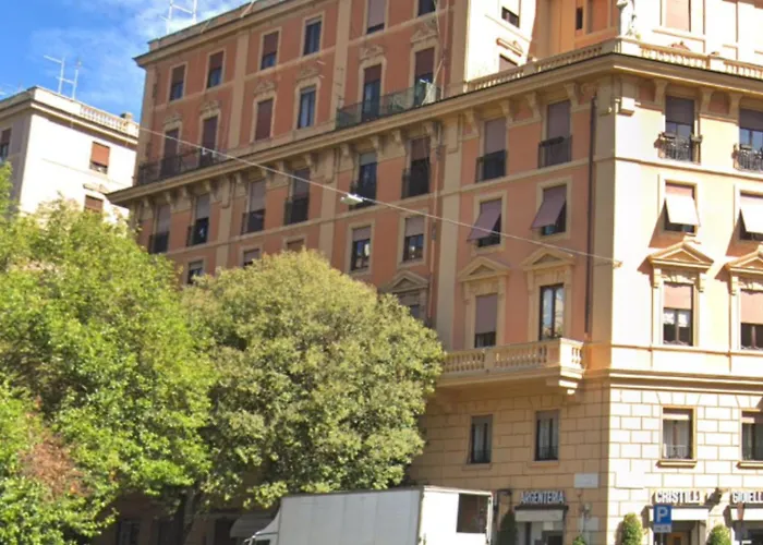 Flat Six Apartment Rom