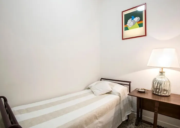 Flat Six Apartment Rom