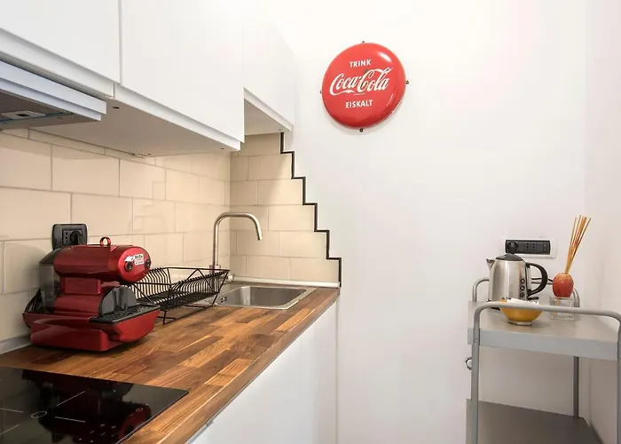 Flat Six Apartment