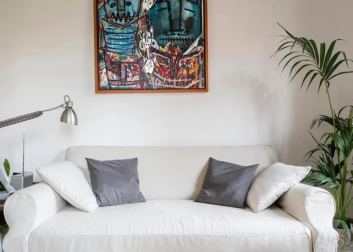 Flat Six Apartment Rom