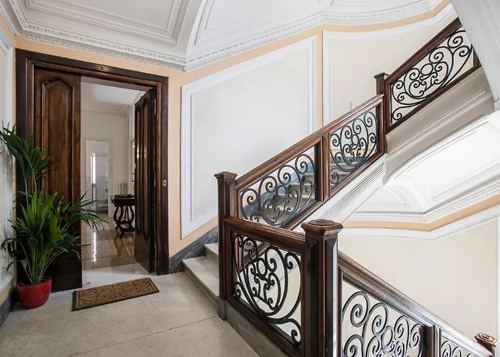 Flat Six Apartment Rom