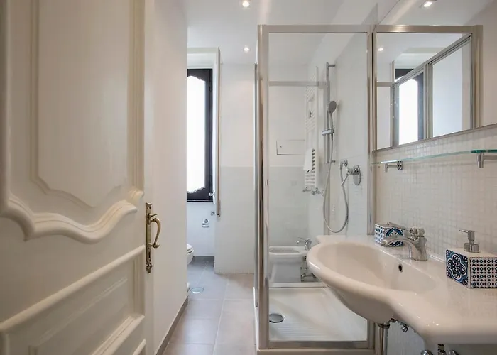 Apartment Flat Six Rom